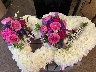 Double heart - Double heart frame based in white with a pink and lilac spray